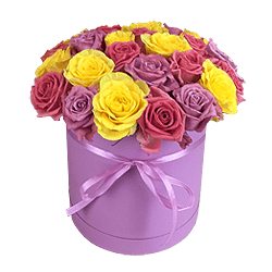 Разноцветные розы в шляпной коробке