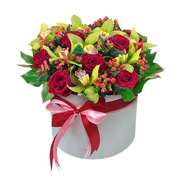 Розы с орхидеями в шляпной коробке