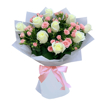 Blumenstrauß aus weißen und rosigen Rosen