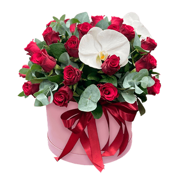 Rosas rojas y orquídeas en una Caja